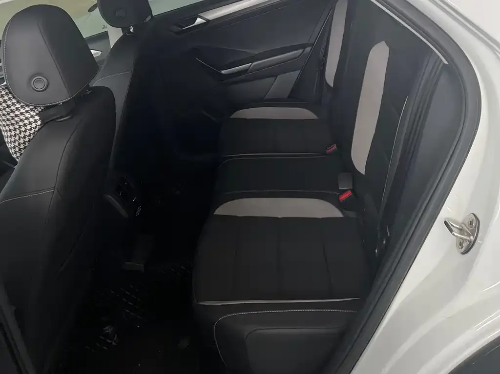 Volkswagen T-Roc 2021 из CN, фото 2