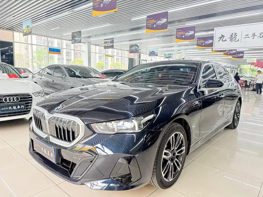 BMW 5 Series — фото 1