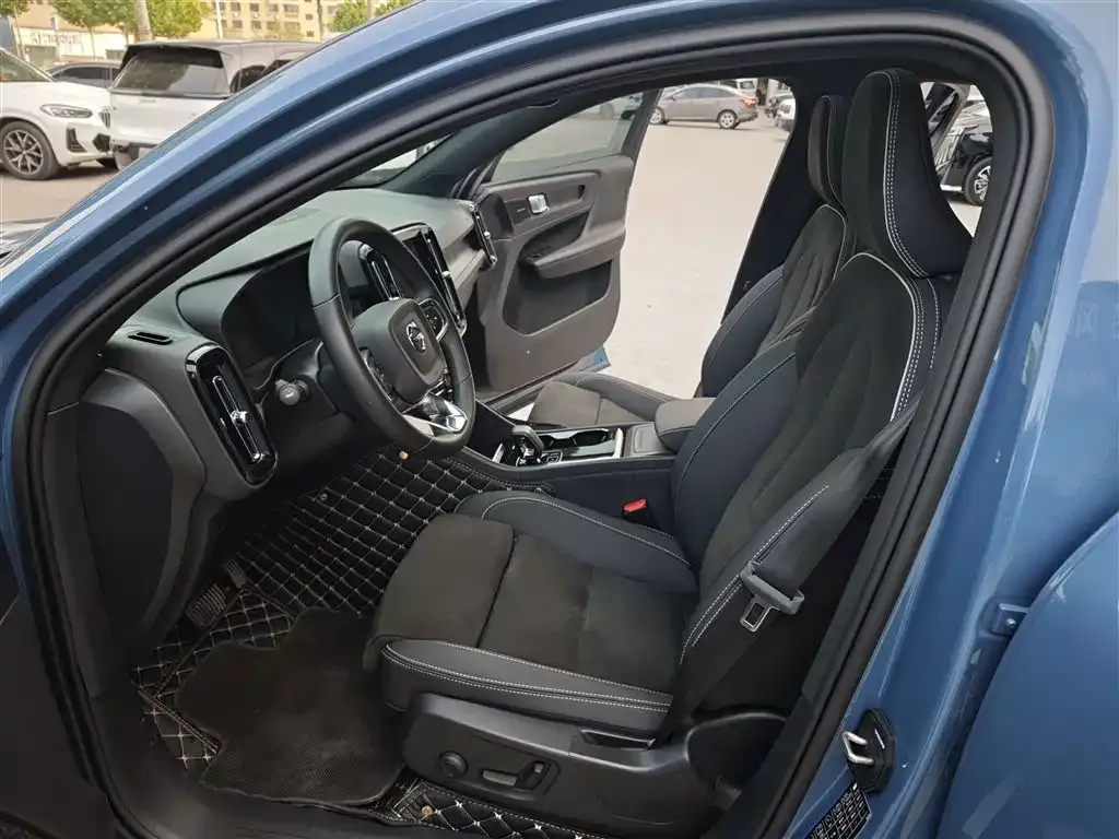 Volvo C40 2023 из CN, фото 3