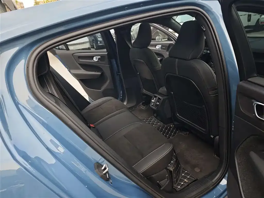 Volvo C40 2023 из CN, фото 9