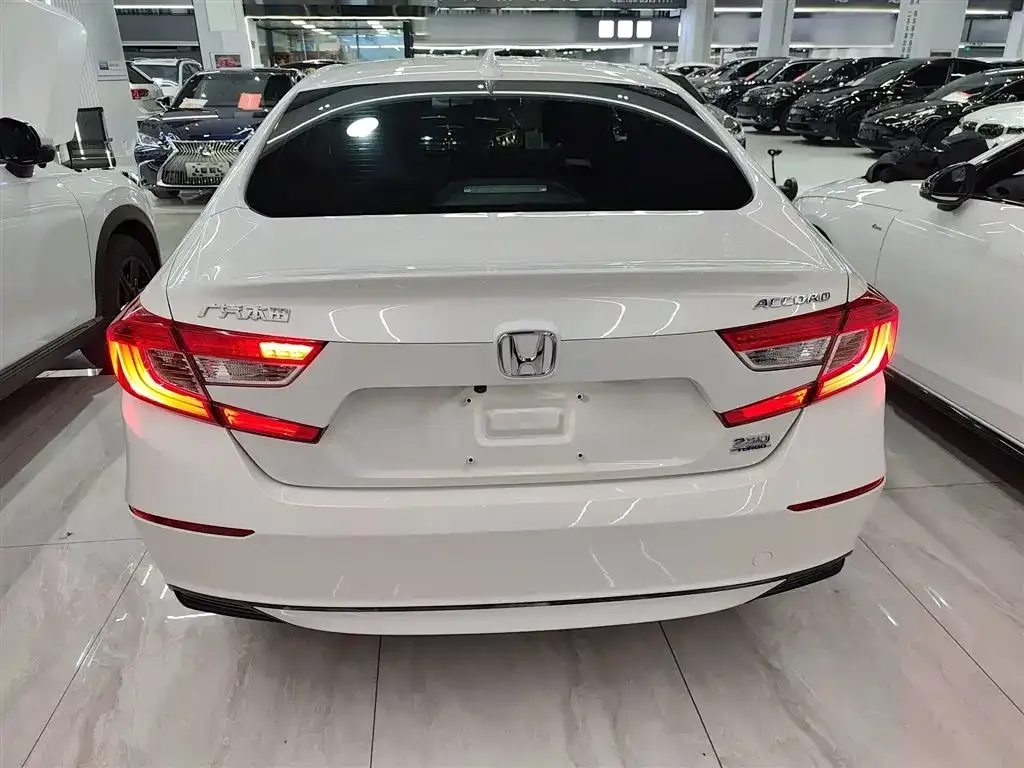 Honda Accord — фото 3