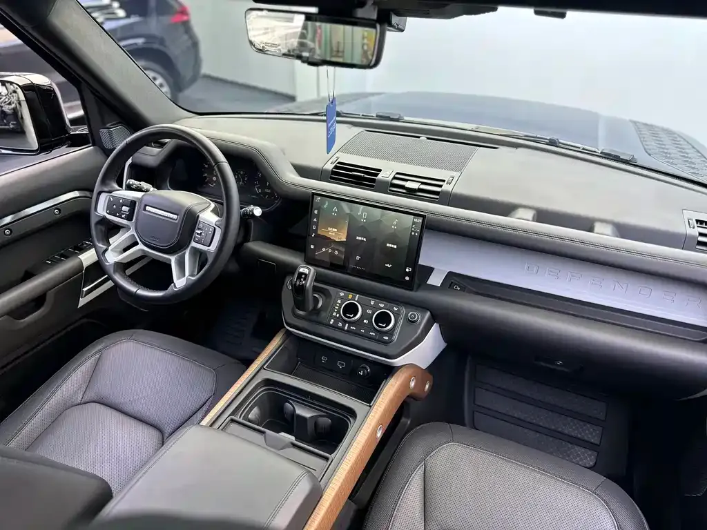Land Rover Defender — фото 10