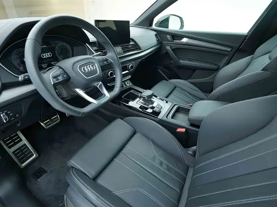 Audi Q5L — фото 10
