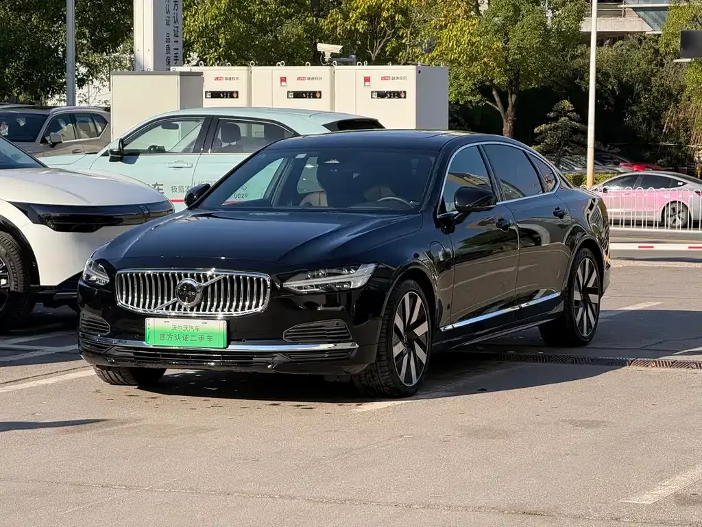 Volvo S90 PHEV — фото 1