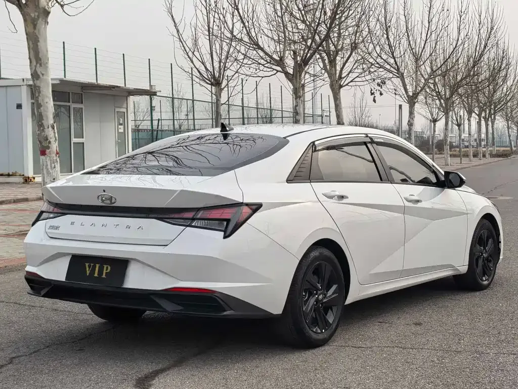 Hyundai Elantra — фото 6