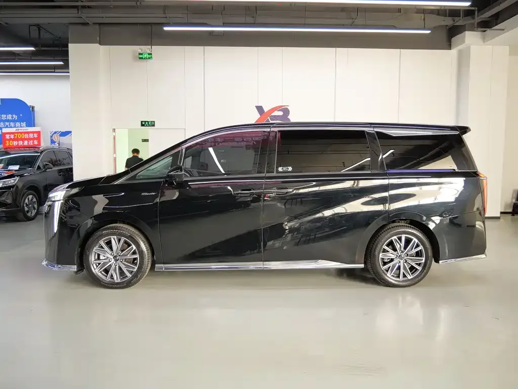 GAC Motor Trumpchi M8 — фото 8