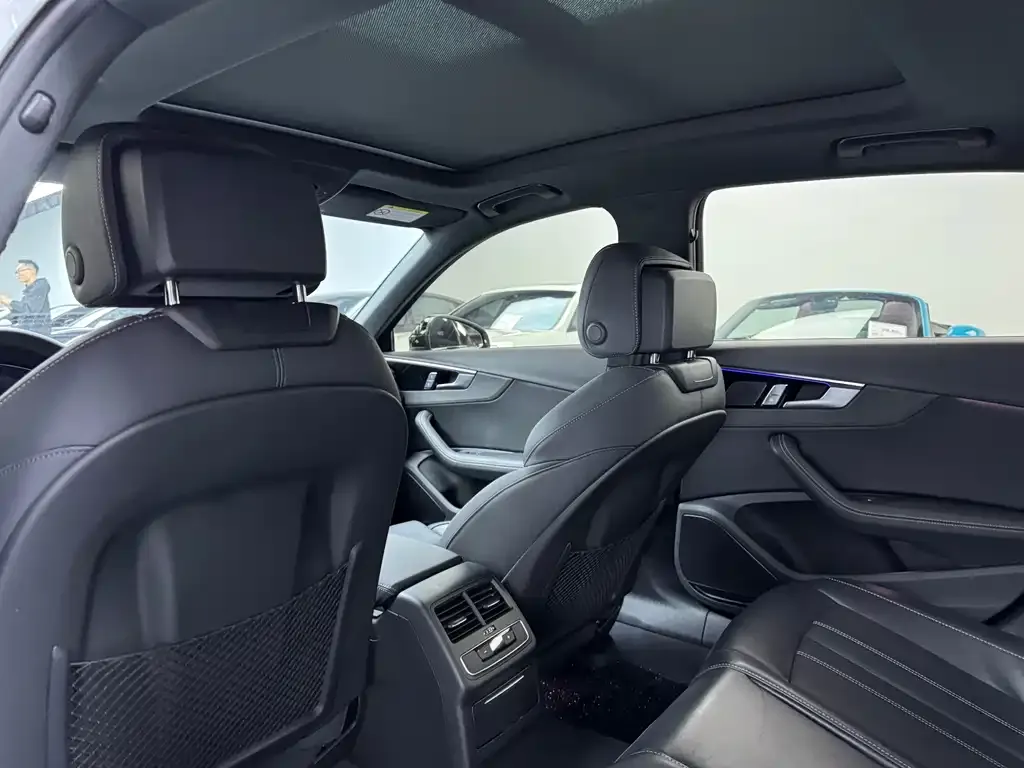 Audi A4L 2024 из CN, фото 4