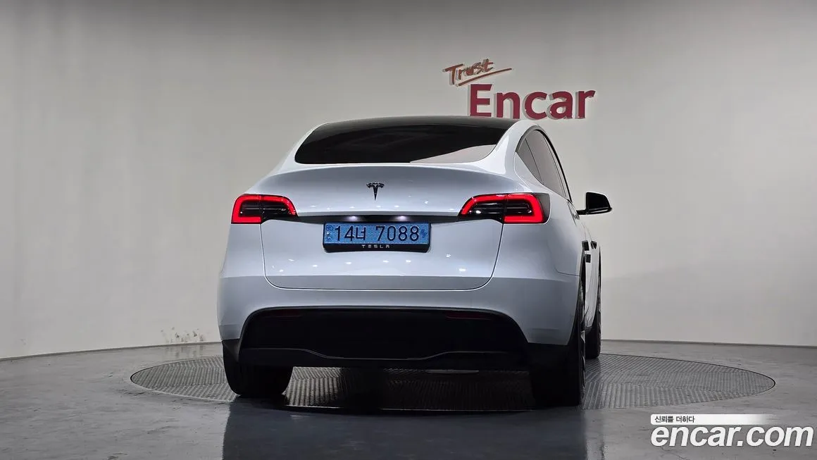 Tesla Model Y — фото 3