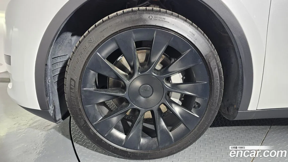 Tesla Model Y — фото 9