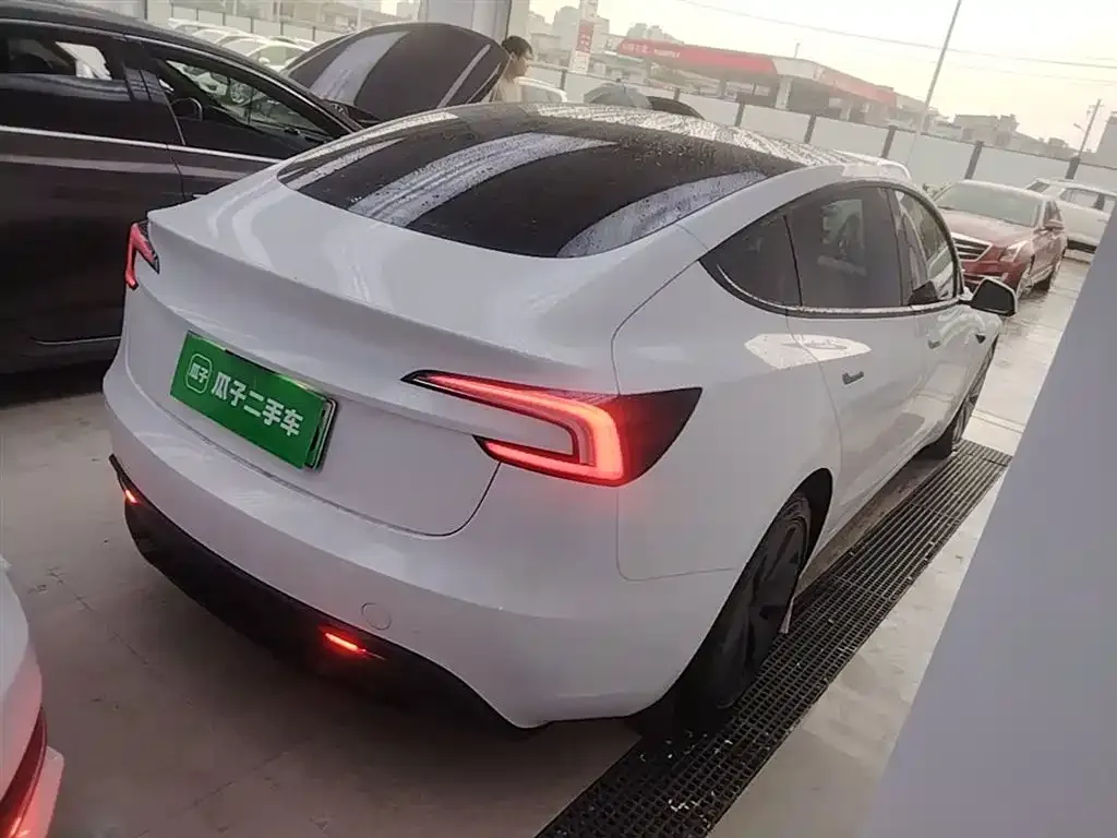 Tesla Model 3 — фото 9