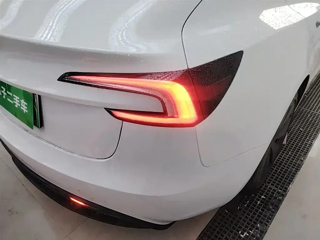 Tesla Model 3 — фото 3