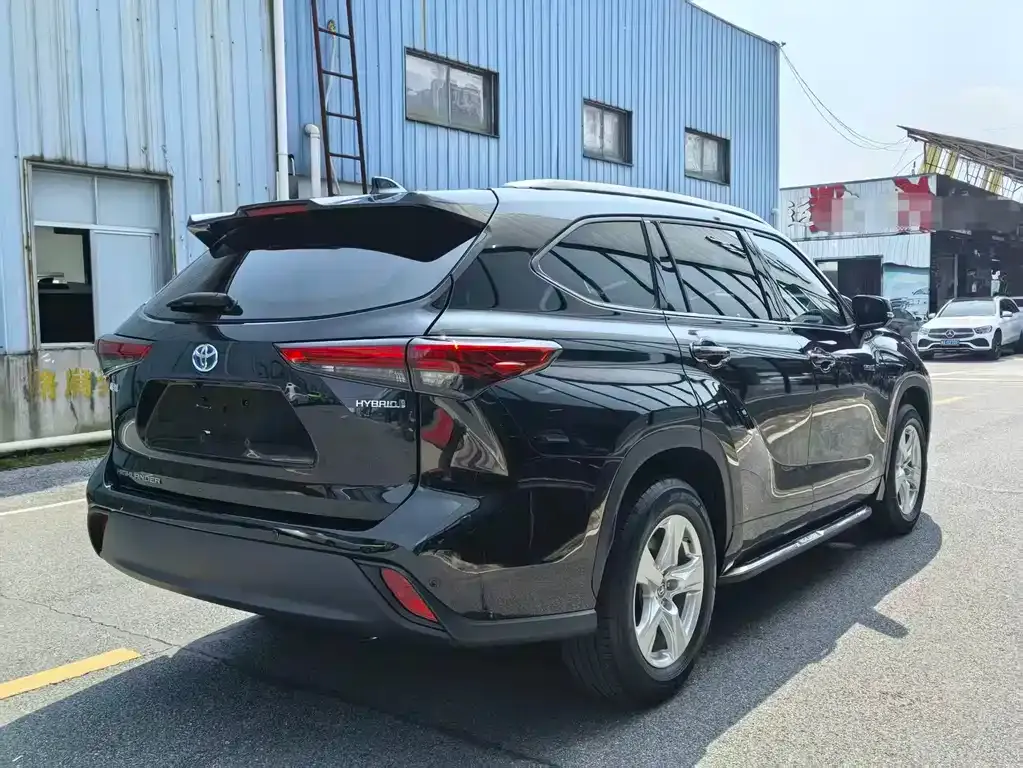 Toyota Highlander — фото 10