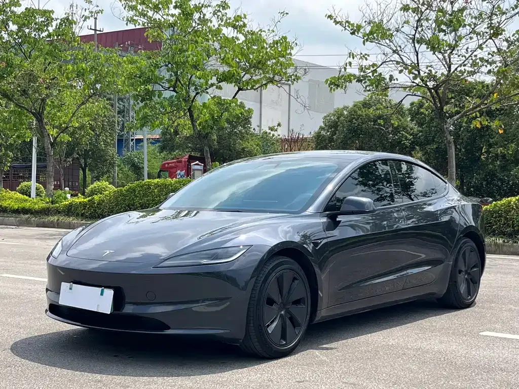 Tesla Model 3 — фото 1