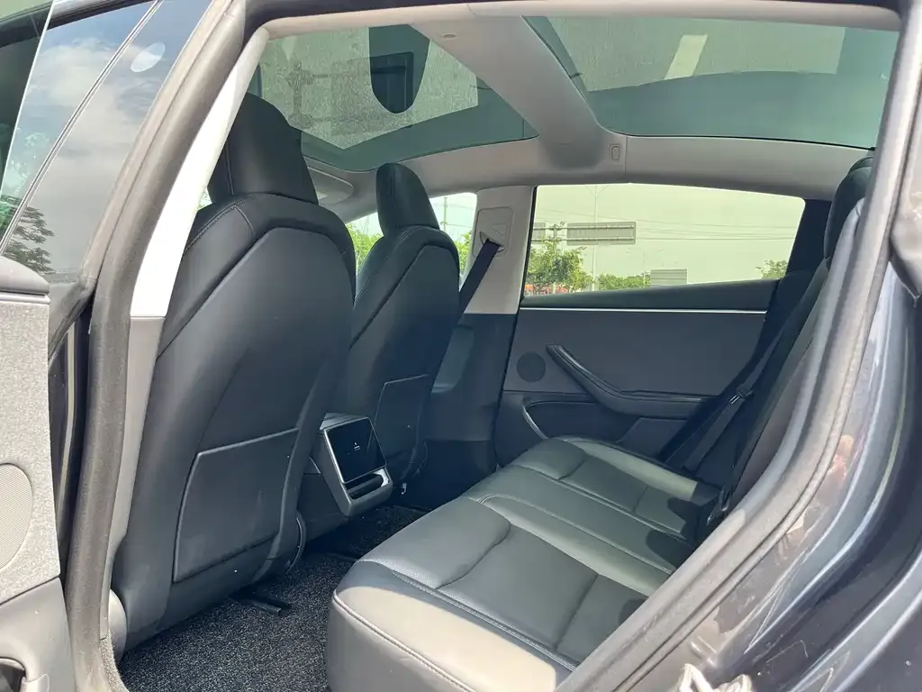 Tesla Model 3 — фото 3