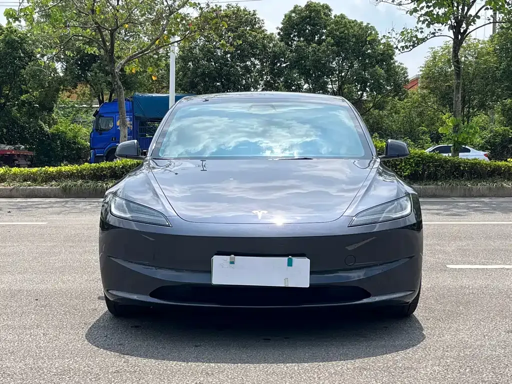 Tesla Model 3 — фото 7
