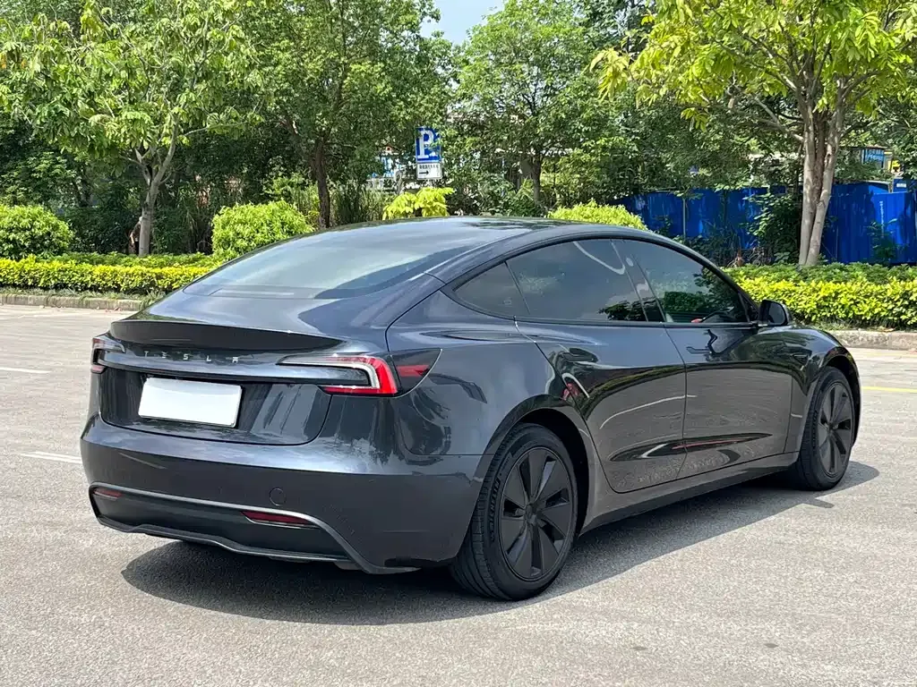 Tesla Model 3 — фото 10