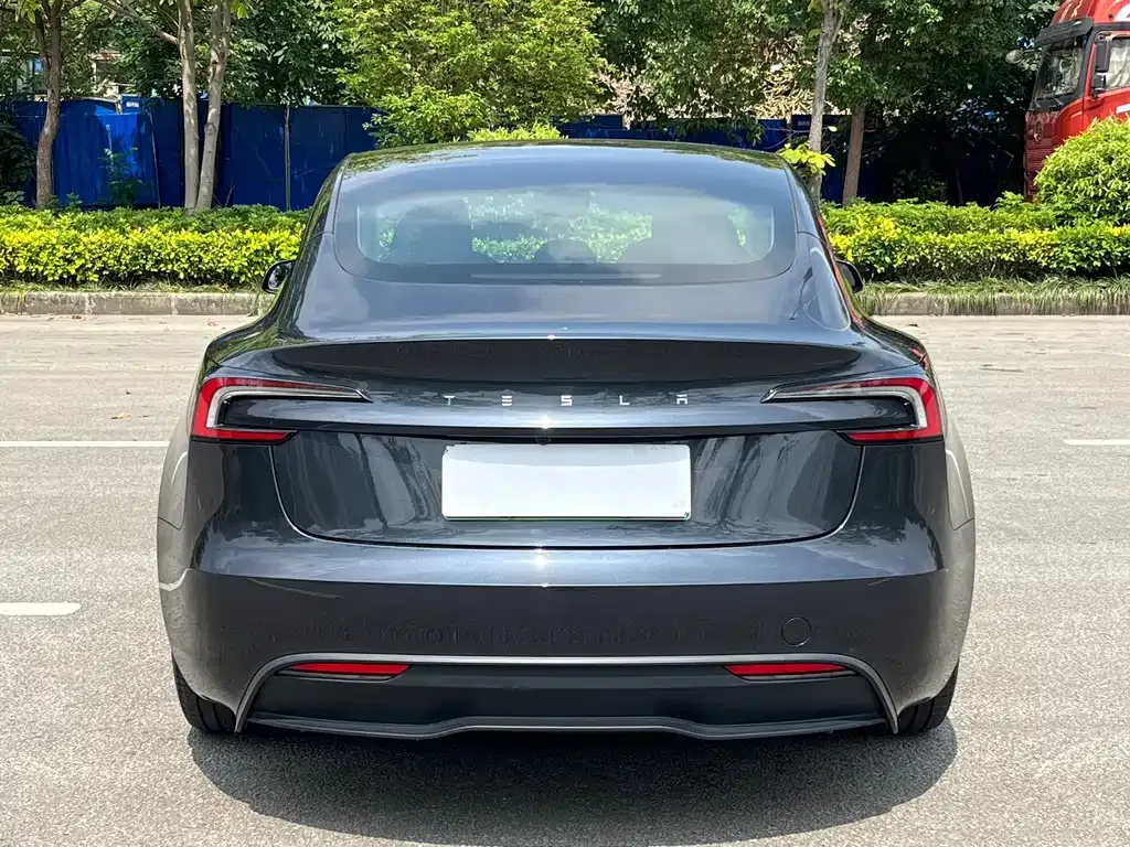 Tesla Model 3 — фото 8