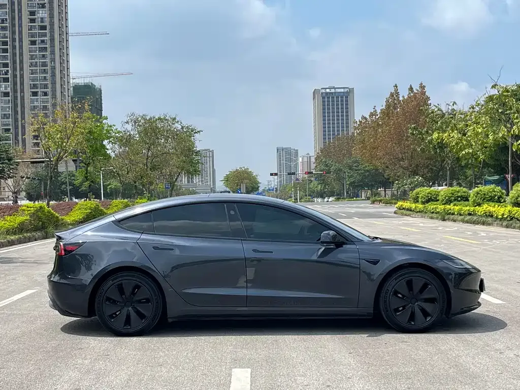 Tesla Model 3 — фото 6