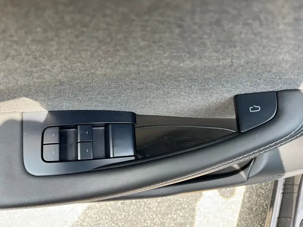 Tesla Model 3 — фото 5