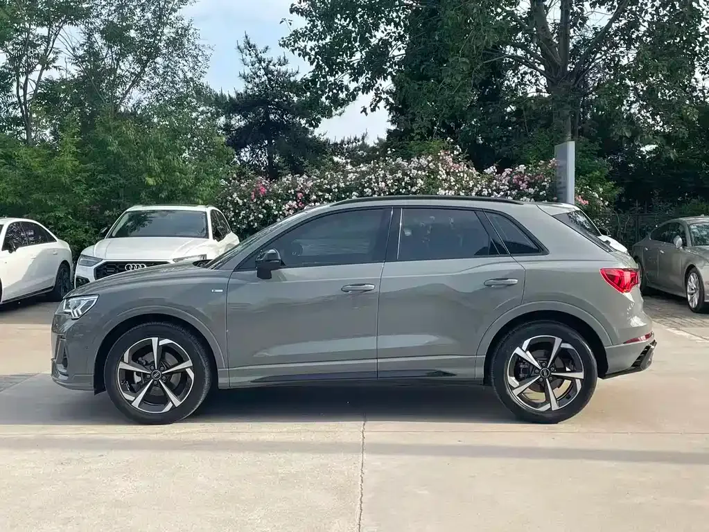 Audi Q3 — фото 10
