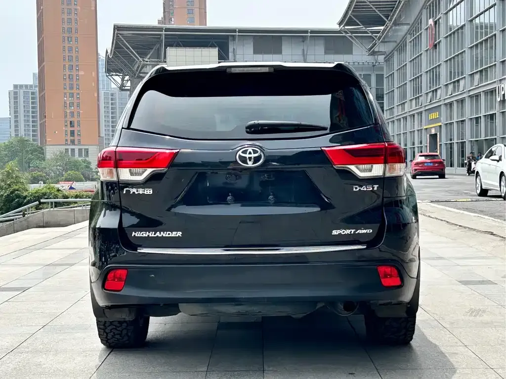 Toyota Highlander — фото 6