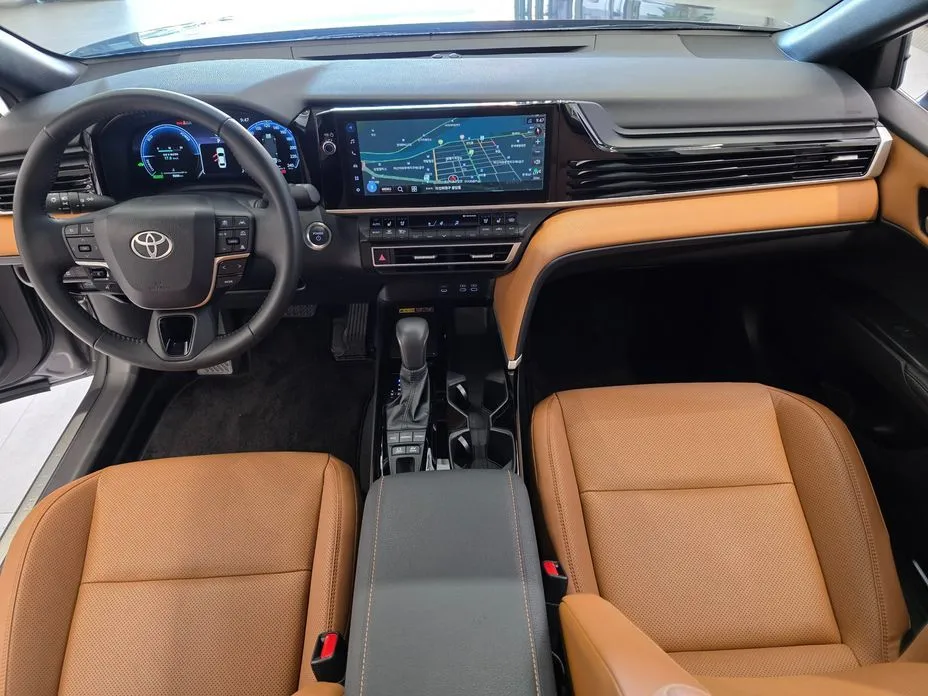 Toyota Camry — фото 8
