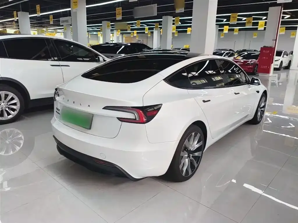 Tesla Model 3 — фото 10