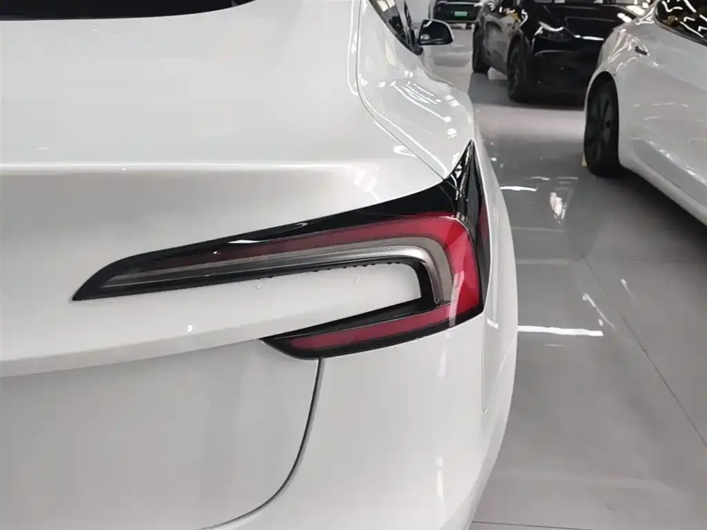 Tesla Model 3 — фото 3