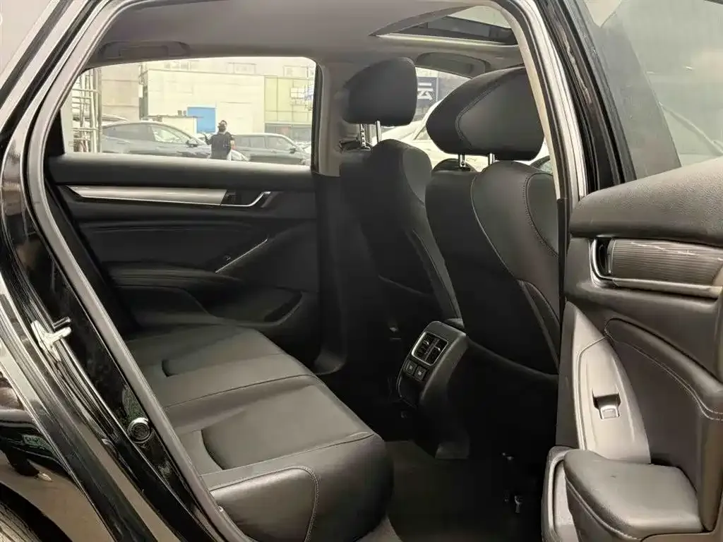 Honda Accord — фото 6