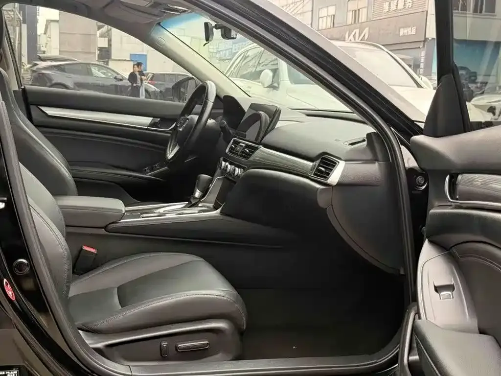 Honda Accord — фото 3