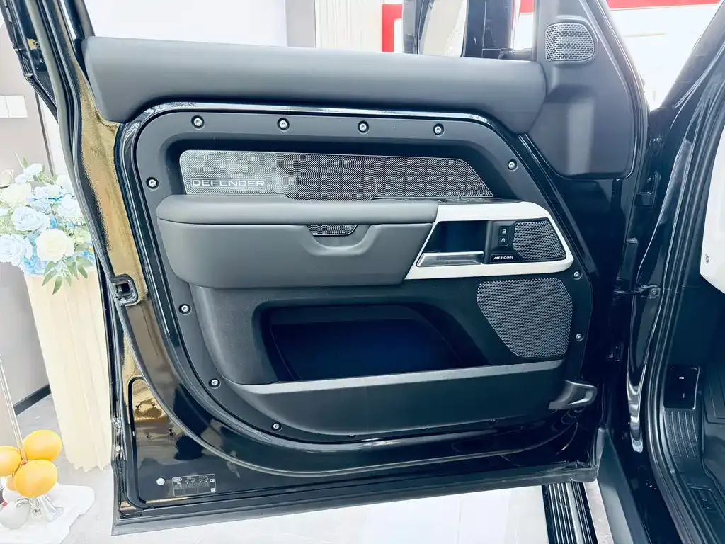 Land Rover Defender — фото 9