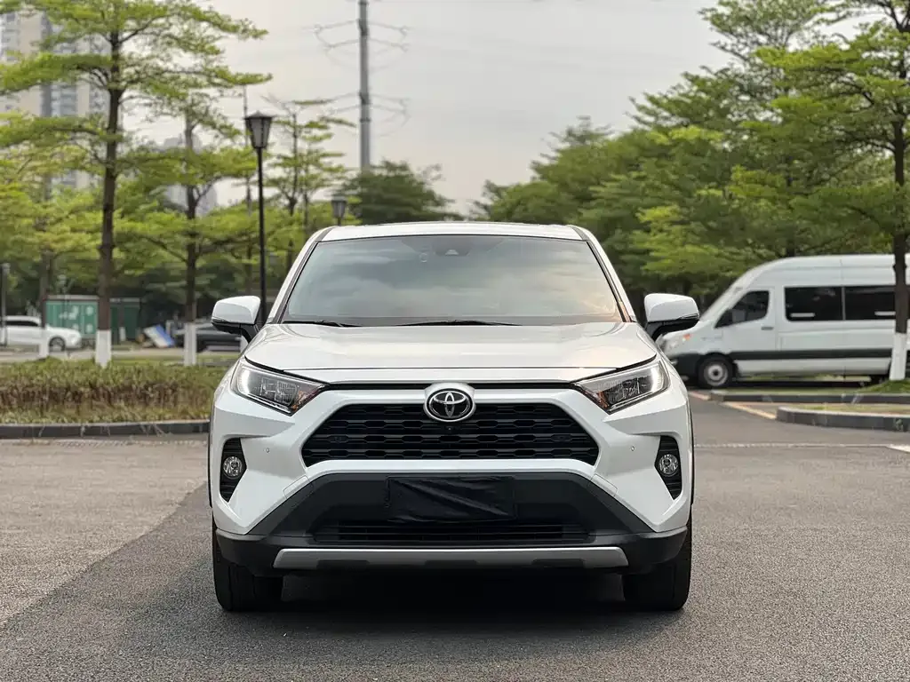 Toyota RAV4 — фото 10