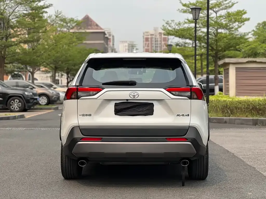 Toyota RAV4 — фото 3