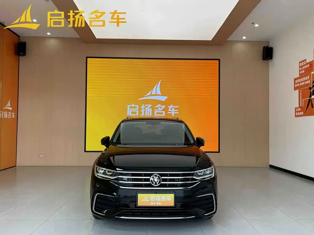 Volkswagen Tiguan L — фото 1