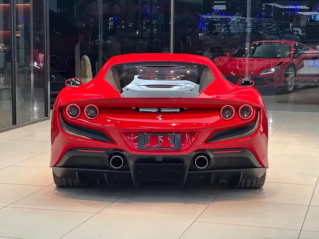 Ferrari F8 — фото 8