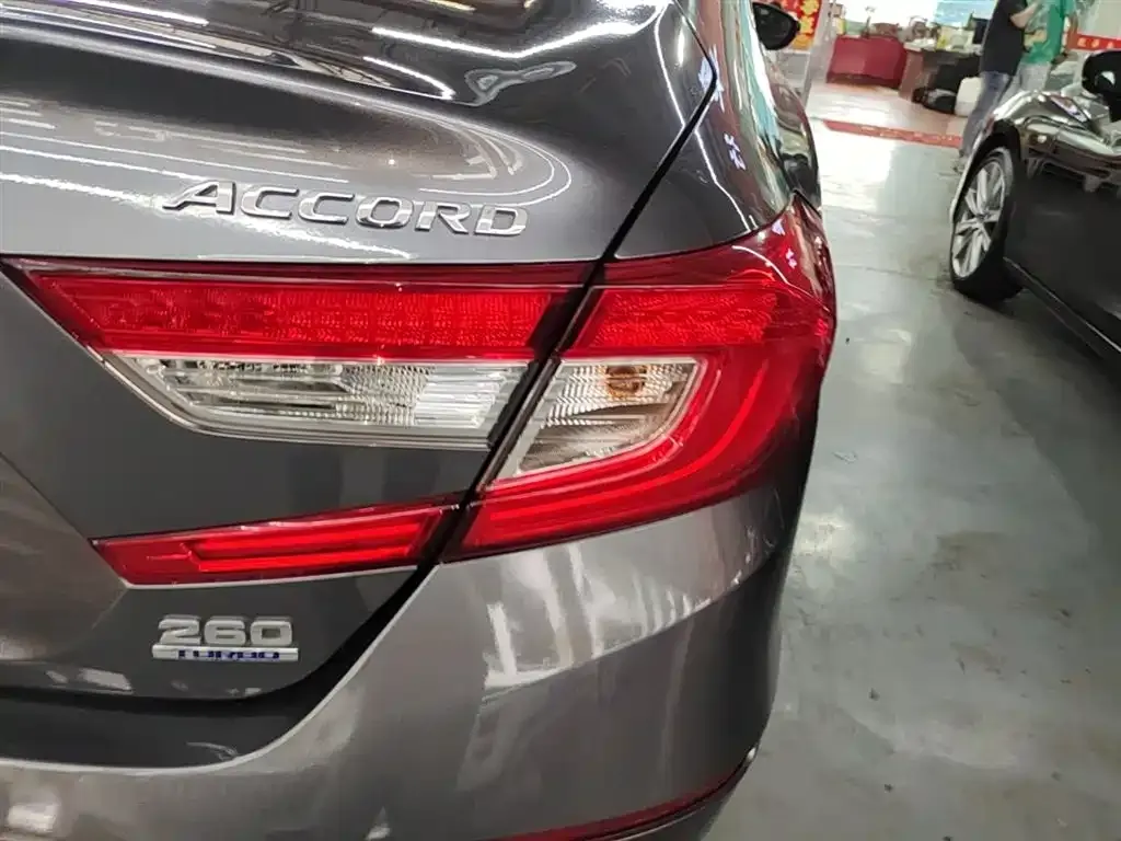 Honda Accord — фото 10