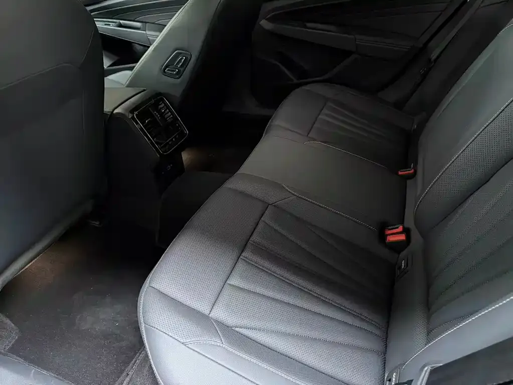 Volkswagen Passat — фото 5