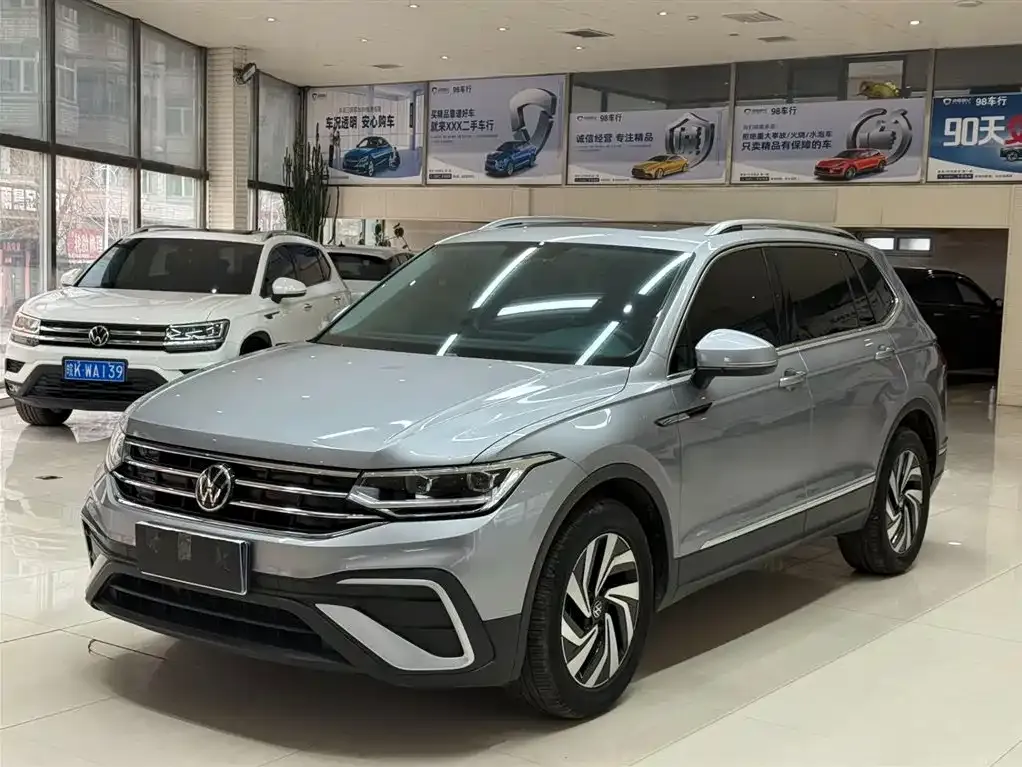 Volkswagen Tiguan L — фото 1