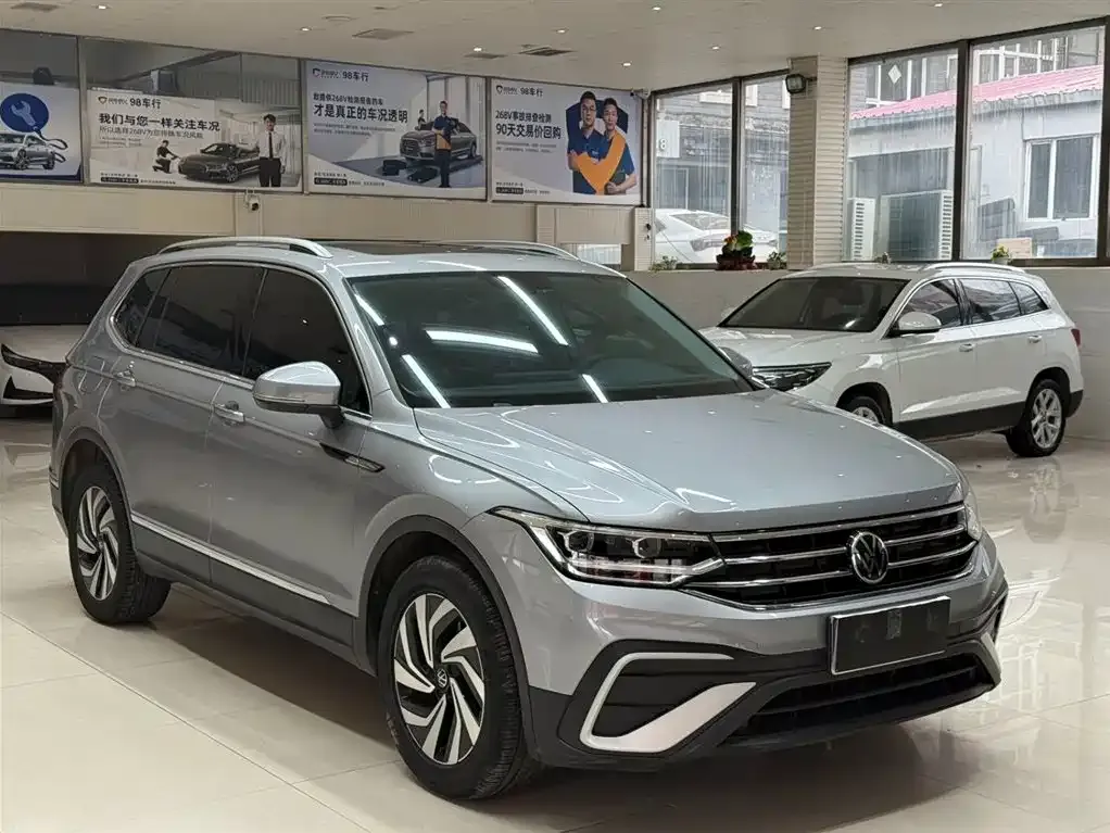 Volkswagen Tiguan L — фото 6