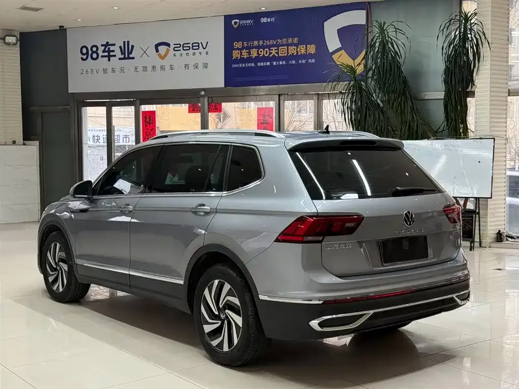 Volkswagen Tiguan L — фото 9
