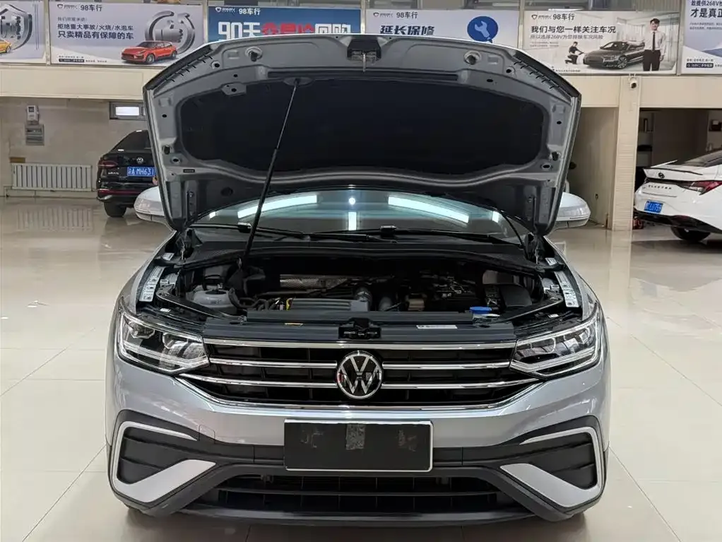 Volkswagen Tiguan L — фото 4