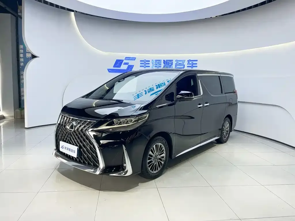 Toyota Vellfire — фото 1
