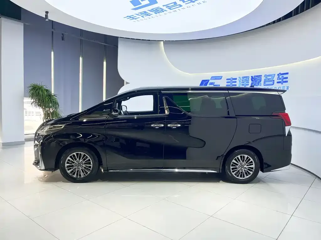 Toyota Vellfire — фото 3