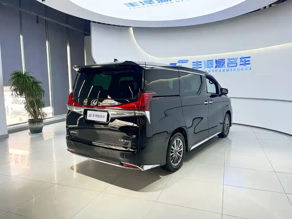 Toyota Vellfire — фото 4
