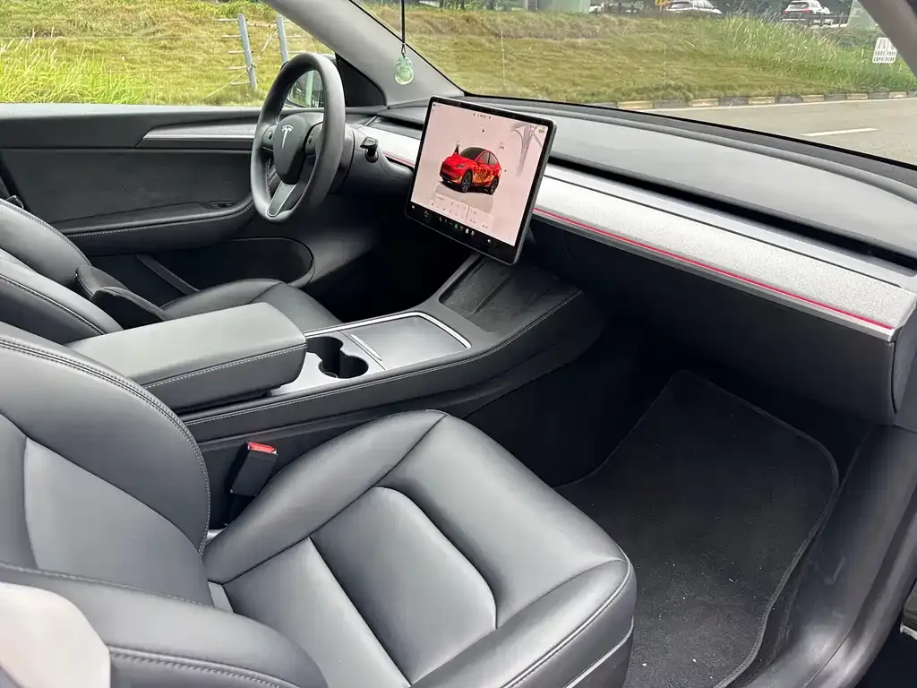 Tesla Model Y — фото 4
