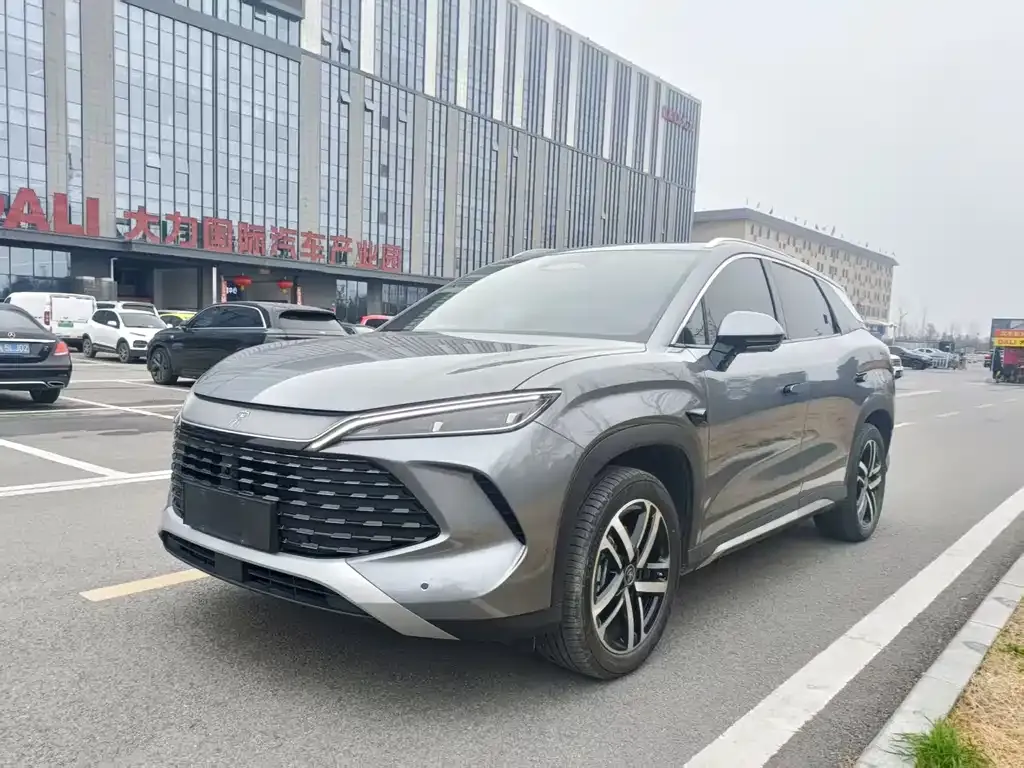 BYD L DM-i — фото 1