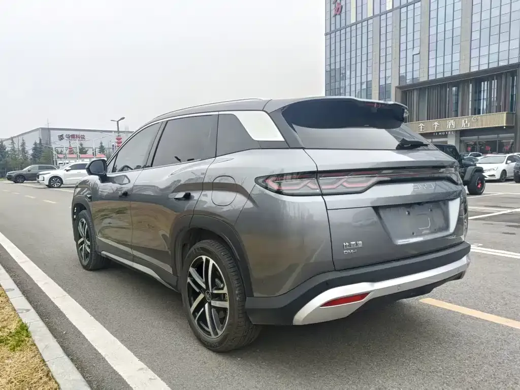 BYD L DM-i — фото 4
