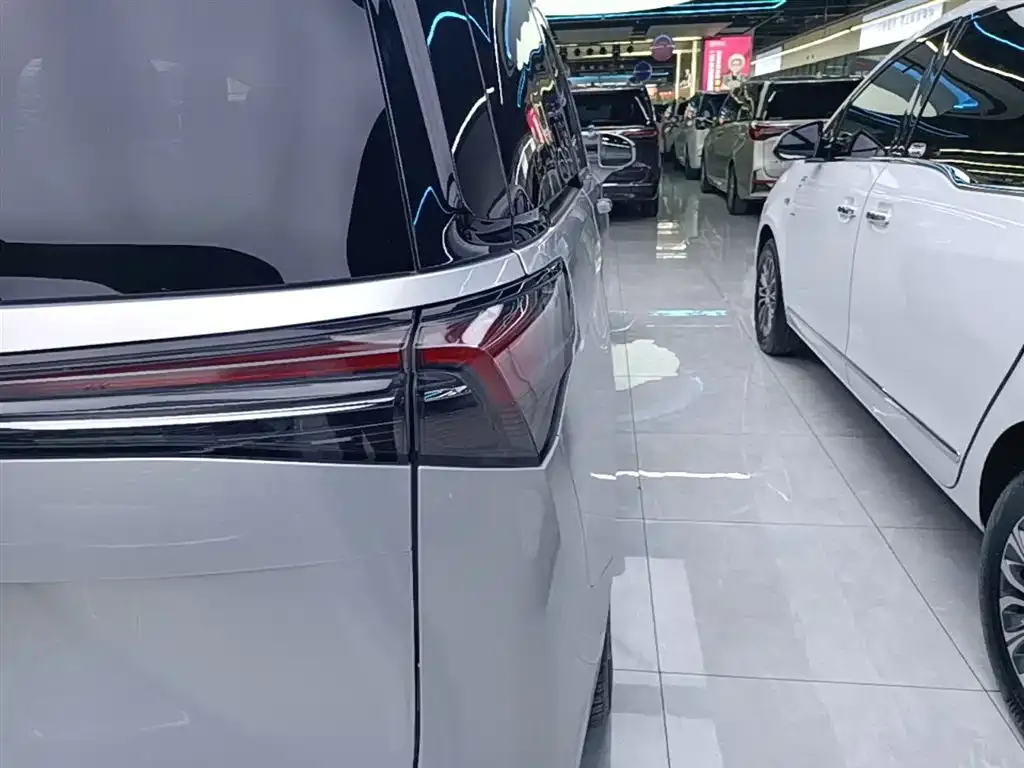 Buick GL8 Hybrid 2025 из CN, фото 2