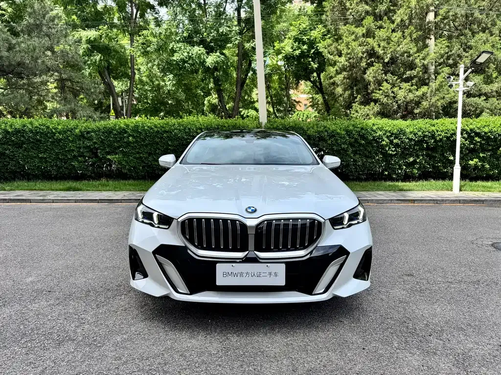 BMW 5 Series — фото 9