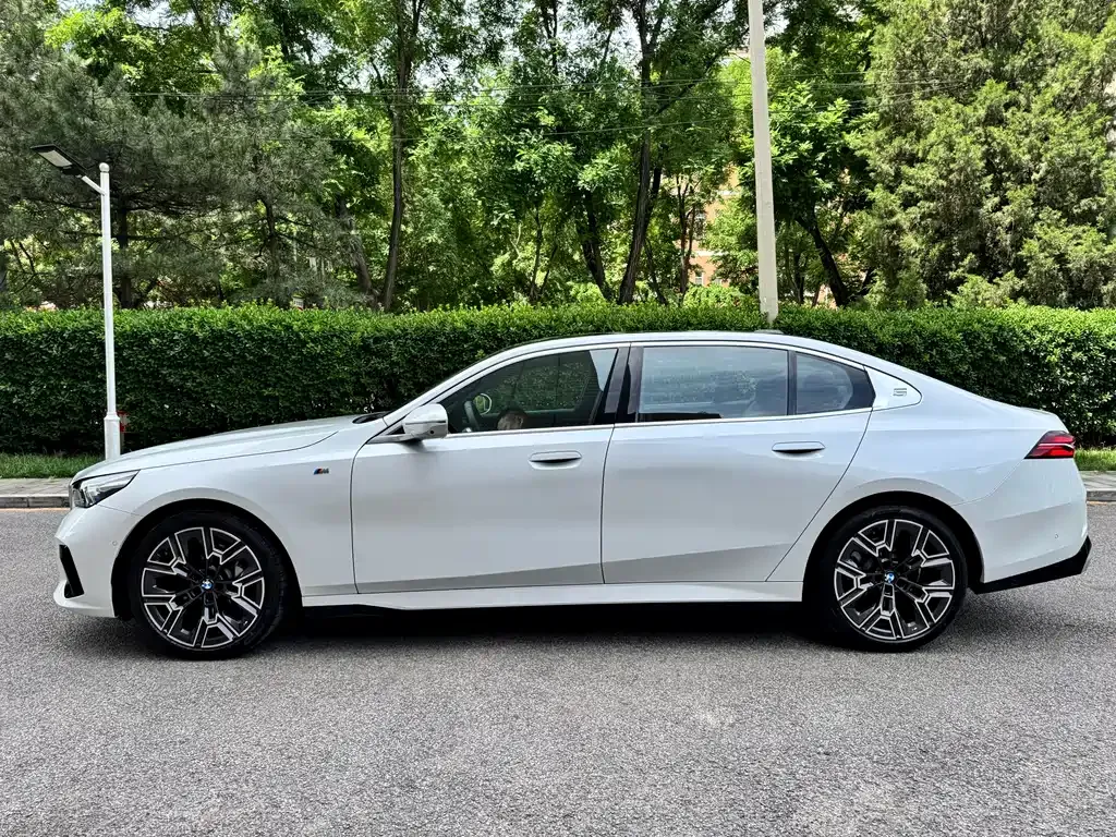 BMW 5 Series — фото 3